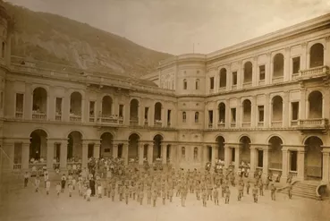 1918 Pátio interno somente com duas alas e sem o sino