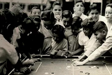 1952 Alunos jogando futebol de botão