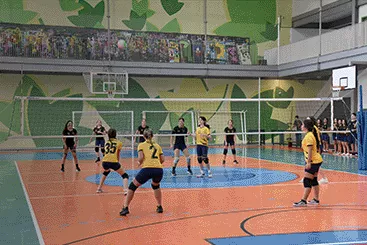 2023 Alunas disputam partida de voleibol na Olimpíada Interna da 2ª série do Ensino Médio