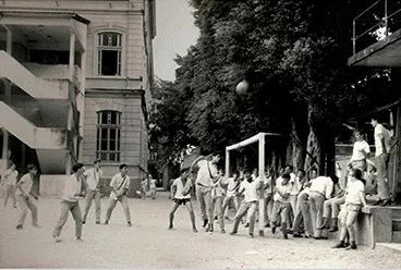 1964 Jogo de futebol no campo de terra