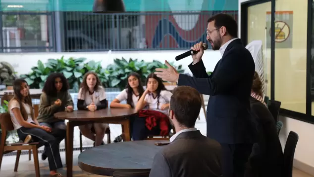 Visita do diretor da RJE reforça vínculos e missão educativa em rede