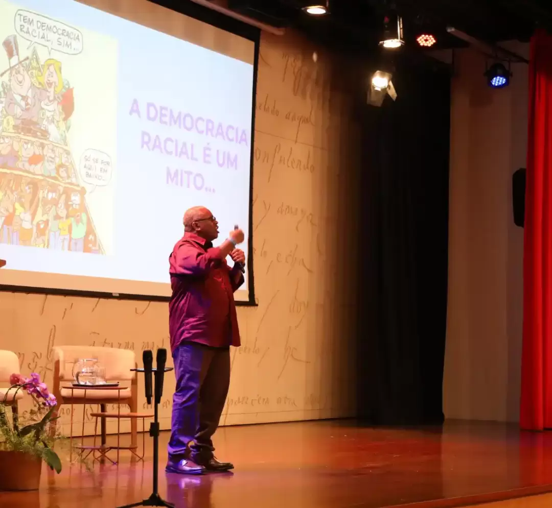 Palestra no CSI destaca o papel das famílias na formação de uma nova geração antirracista