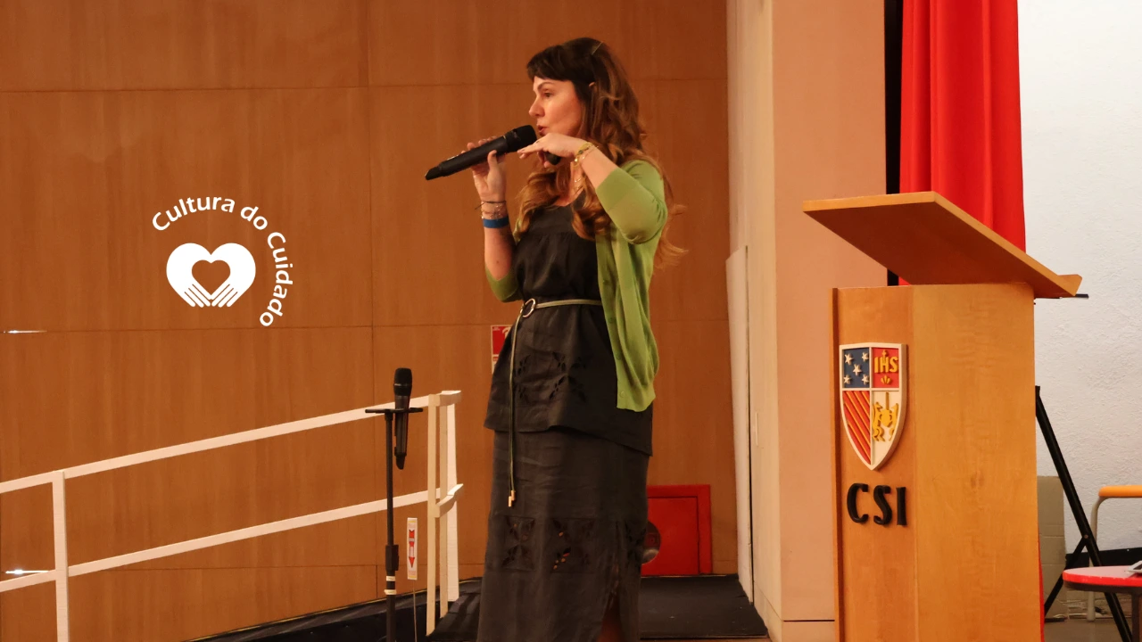 Palestra com Carolina Delboni convida famílias do CSI à reflexão sobre a infância e os desafios da parentalidade